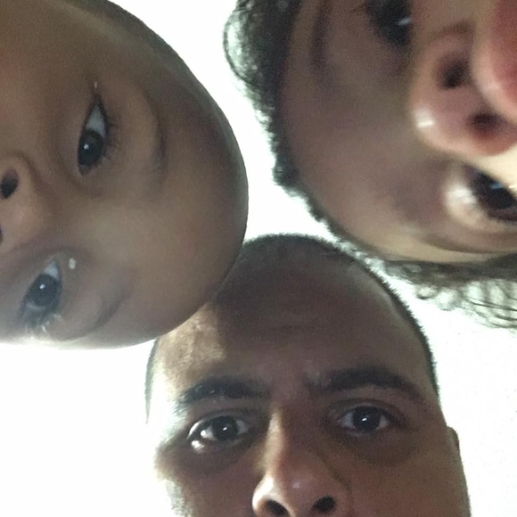 Meet your Posher, Carlos - Picture 1 of 1